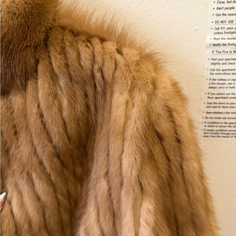 Luxurious genuine mink Tan Fur Jacket - Picture 7 of 9